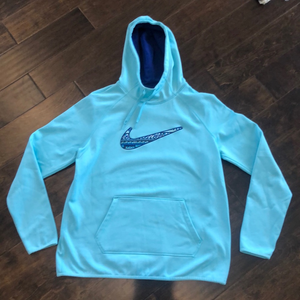 Nike Hoodie w/thumb holes😍 I loved this hoodie!